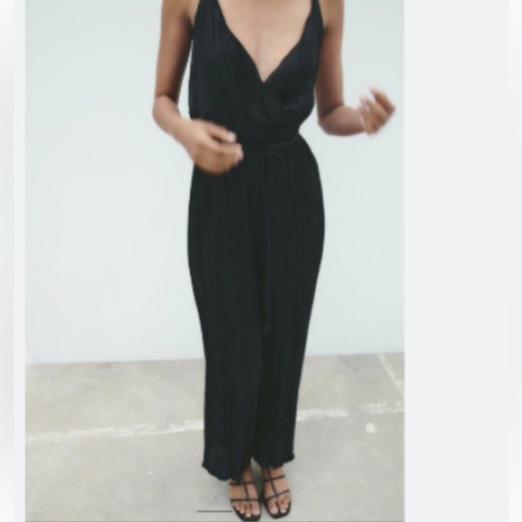 New! Zara medium olive satin effect wrinkled V neck jumpsuit. - Picture 10 of 10